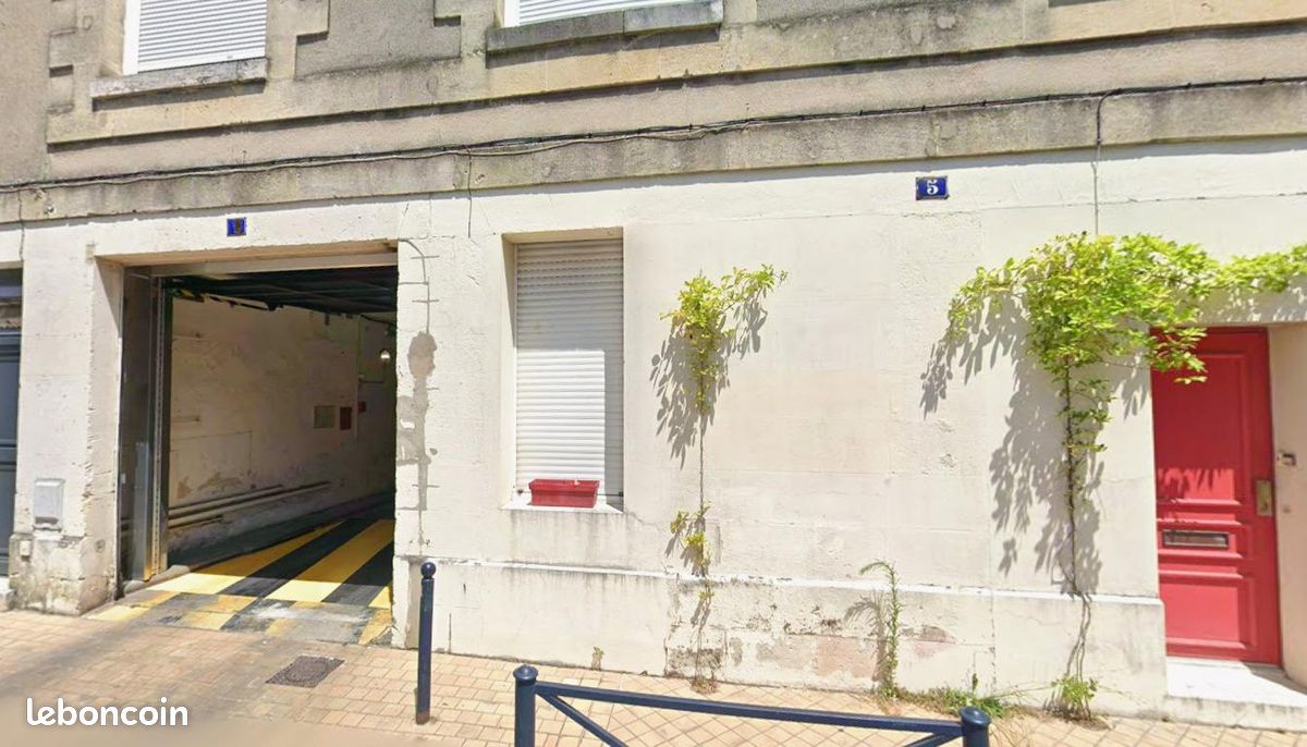 Parking 15 m² · à Bordeaux · 15 m² · 90 €/mois