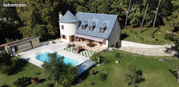 Propriété 8 pièces 228 m²