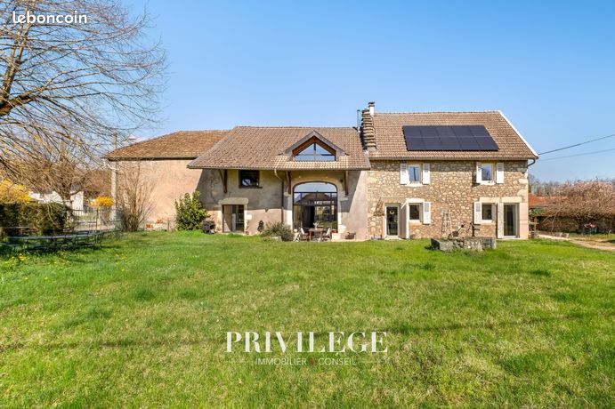 Propriété 8 pièces 230 m²