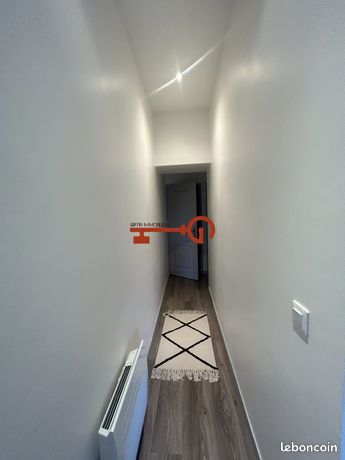 https://img.leboncoin.fr/api/v1/lbcpb1/images/69/82/98/698298fdb40bc97fe9c778c17a7a156a2f9e3c43.jpg?rule=ad-image