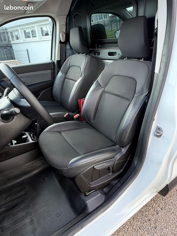 RENAULT Express Van (K67) 1.5 DCI 95 CH S&S / TVA RECUPERABLE / Reprise possible (image 11)