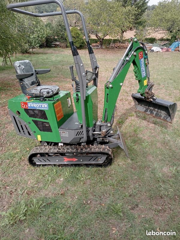 Mini pelle 800kg (image 1)