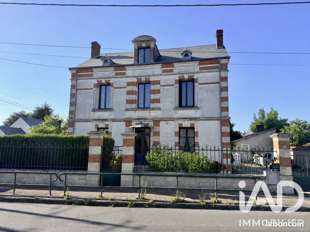 Maison 9 pièces 196 m² · à Tigy · 196 m² · 320 000 €