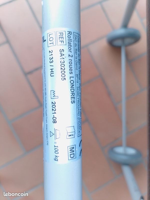 Déambulateur pour personnes âgées ou handicapées repliable (image 3)
