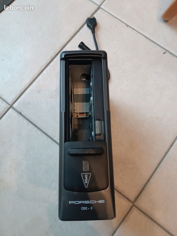 Lecteur multi CD Porsche (image 1)
