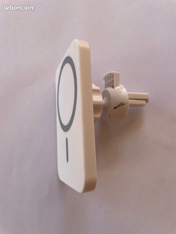 Chargeur magnétique à induction pour voiture (image 1)