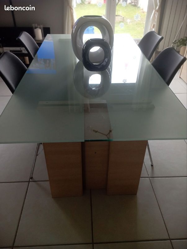 Table (image 3)
