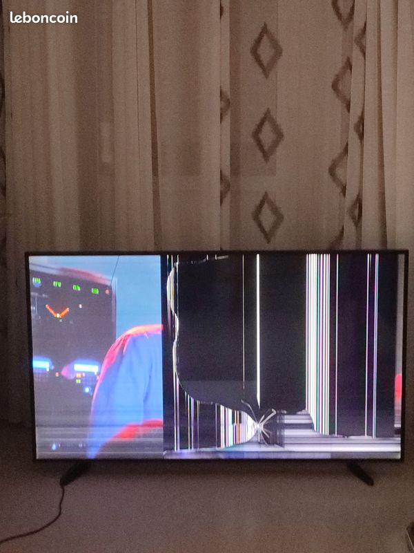 Smart TV Samsung 139 centimètres 55 pouces Écran cassé acheté 500 4k (image 1)