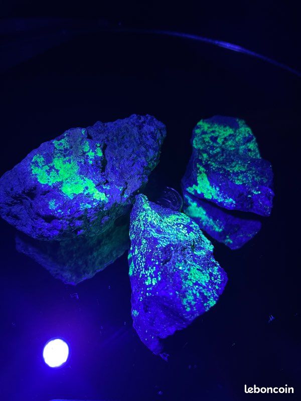 Autunite pierre uv (image 1)