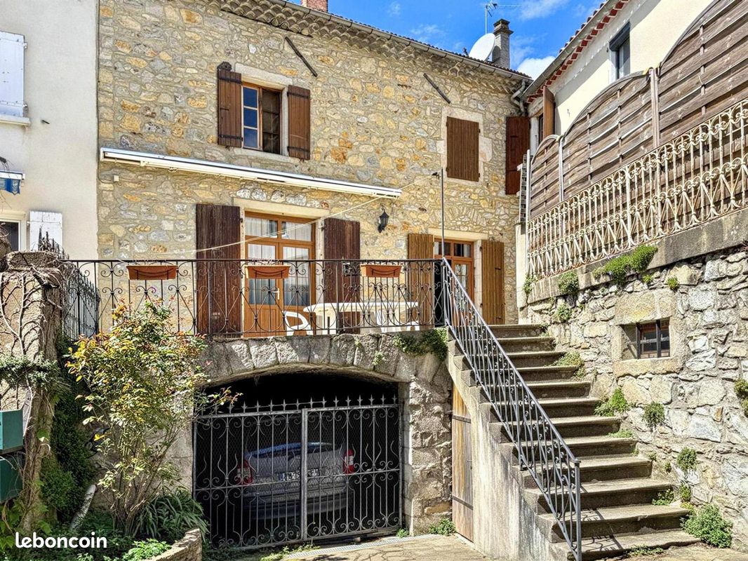 Maison 8 pièces 176 m² · à Vesseaux · 176 m² · 189 000 €