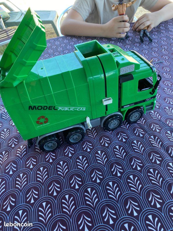 Camion poubelle (image 2)
