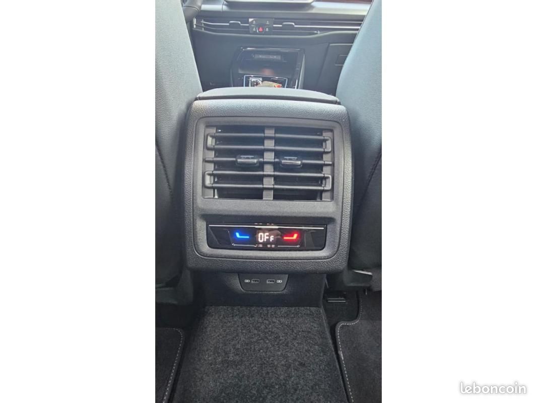 Volkswagen Golf R-Line 2.0 TDI 150cv DSG7+DCC+Toit pano+Matrix LED Black+JA18 YORK+Pack TECHNO+CU... (image 28)