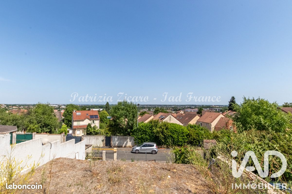 Maison 5 pièces 111 m² · à La Ville-du-Bois · 111 m² · 379 900 €