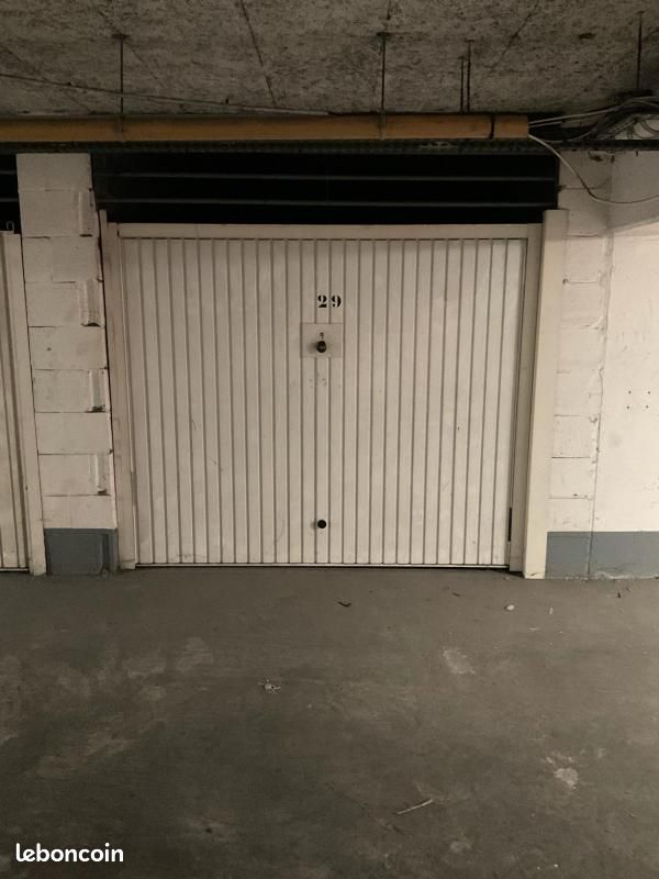 Parking 14 m² · à Croix · 14 m² · 92 €/mois