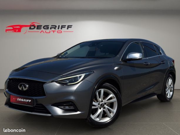 Infiniti Q30 2016