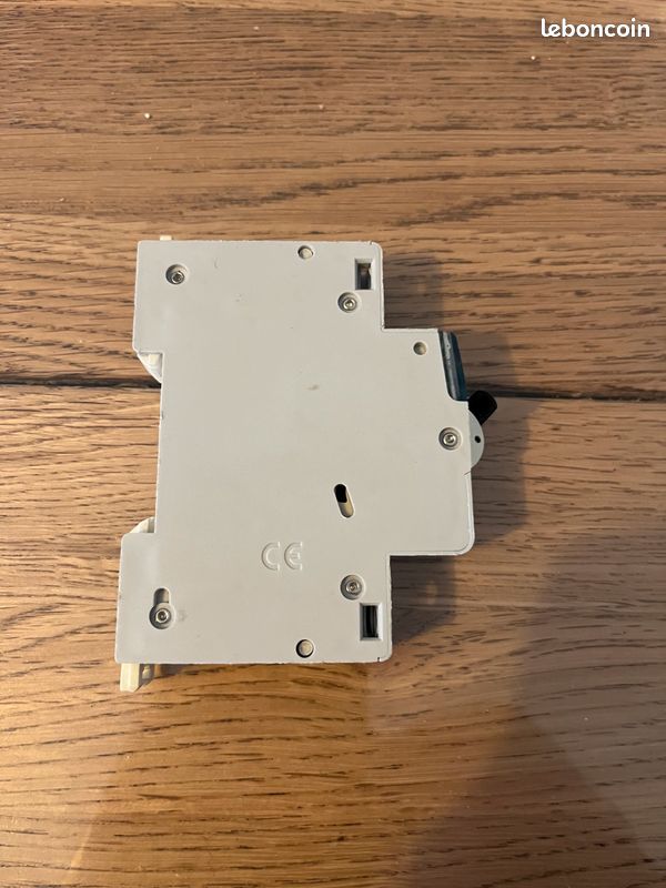 Disjoncteur legrand 10 A (image 2)