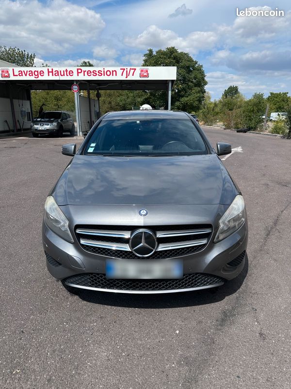 Mercedes A180 gris métallisé (image 1)