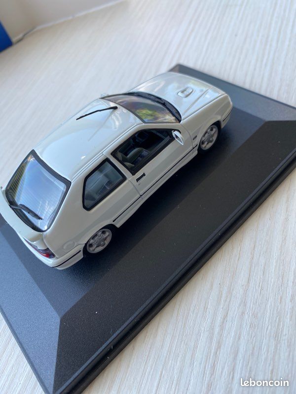 Offrez vous une miniature RENAULT 1/43ème avec