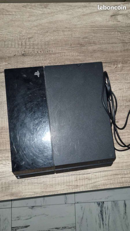 PlayStation 4 (image 2)