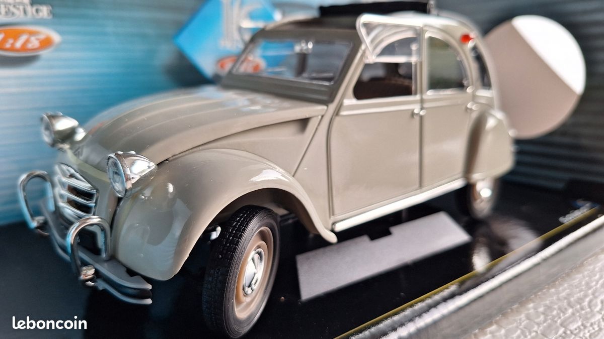Citroën 2 CV AZU white and red with LA VACHE QUI RIT