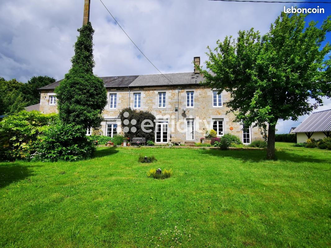 Maison 11 pièces 295 m² · à Noues de Sienne · 295 m² · 279 000 €