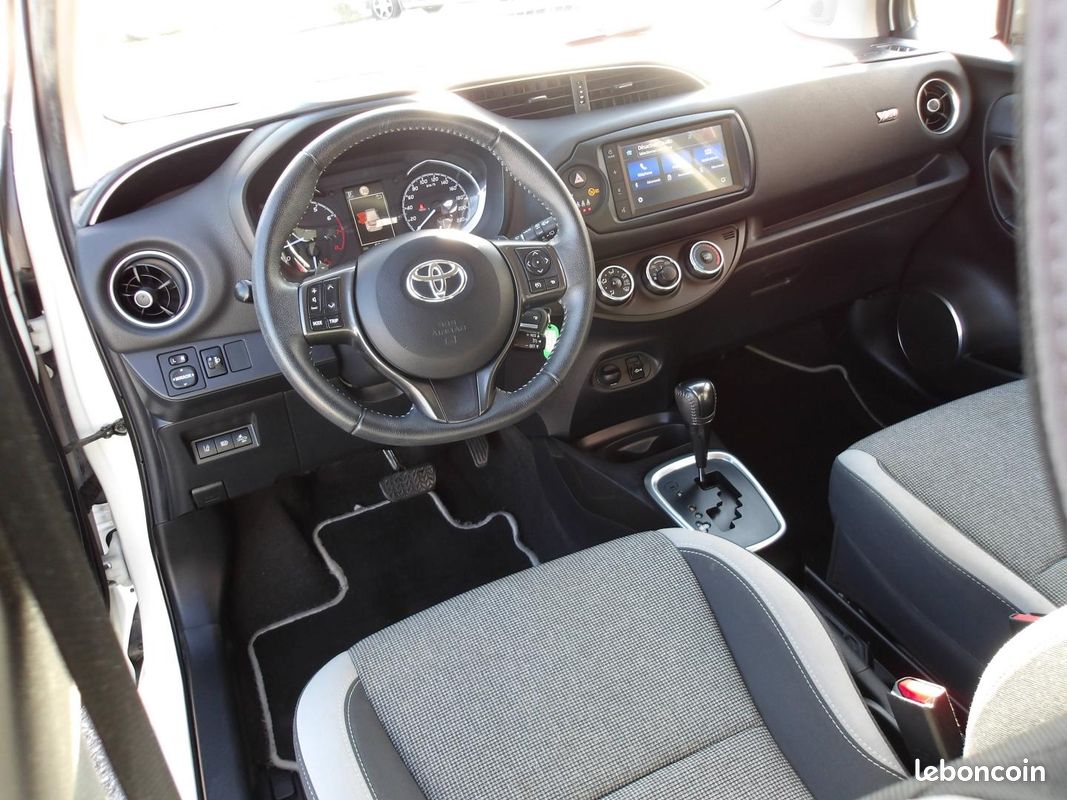 Toyota Yaris 110 VVT-i Design Y20 CVT 5p RC19 (image 9)