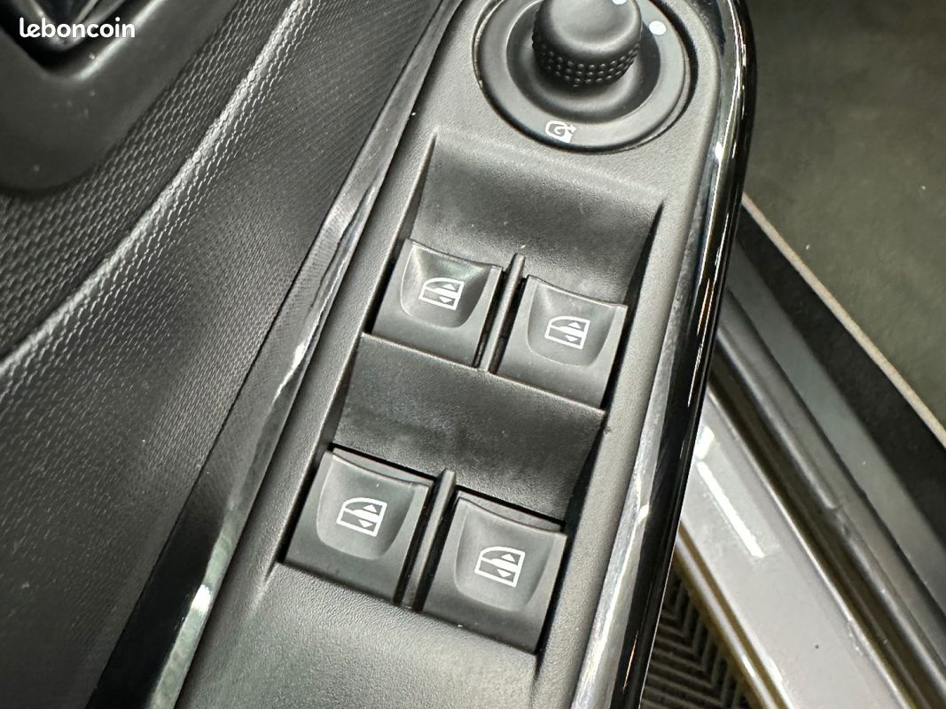 RENAULT CAPTUR TCe 120CV Intens EDC Garantie (image 12)