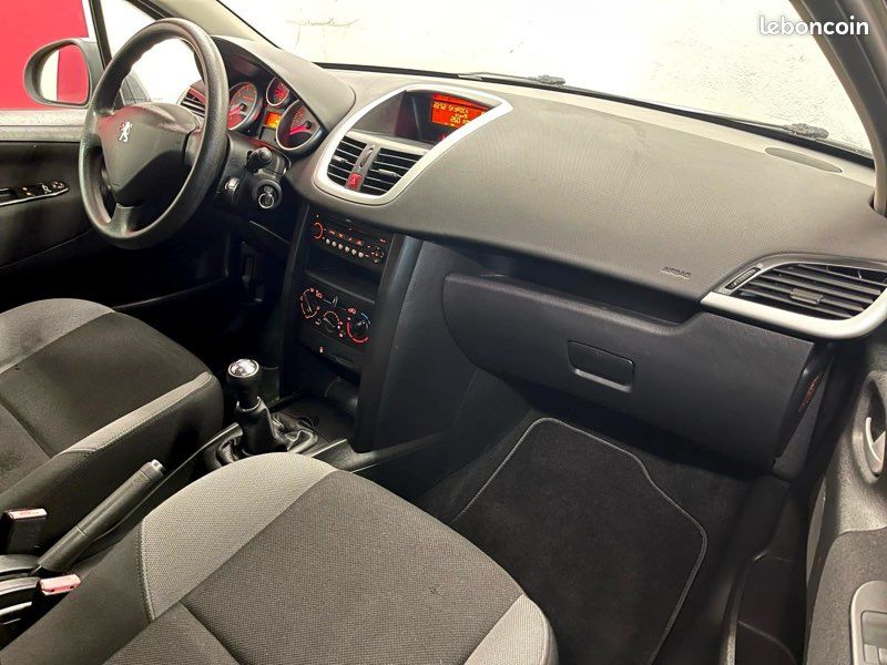 Superbe peugeot 207 1.4 vti 16v 95ch premium urban move 5 portes (image 3)