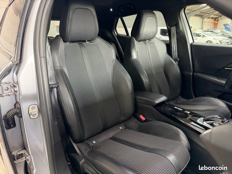 PEUGEOT 2008 GT 1.5 L HDI 130 EAT 8 / 1 ÈRE MAIN / reprise possible (image 8)