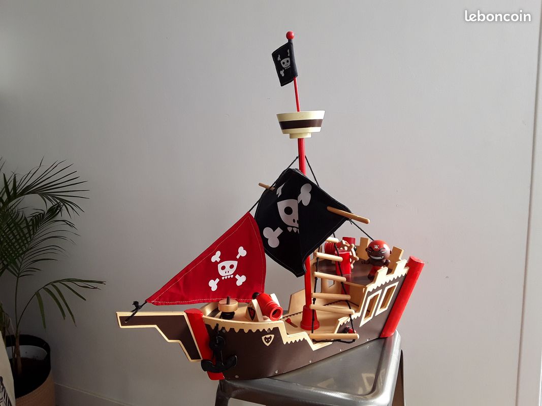 Bateau de pirate Djeco en bois (image 1)