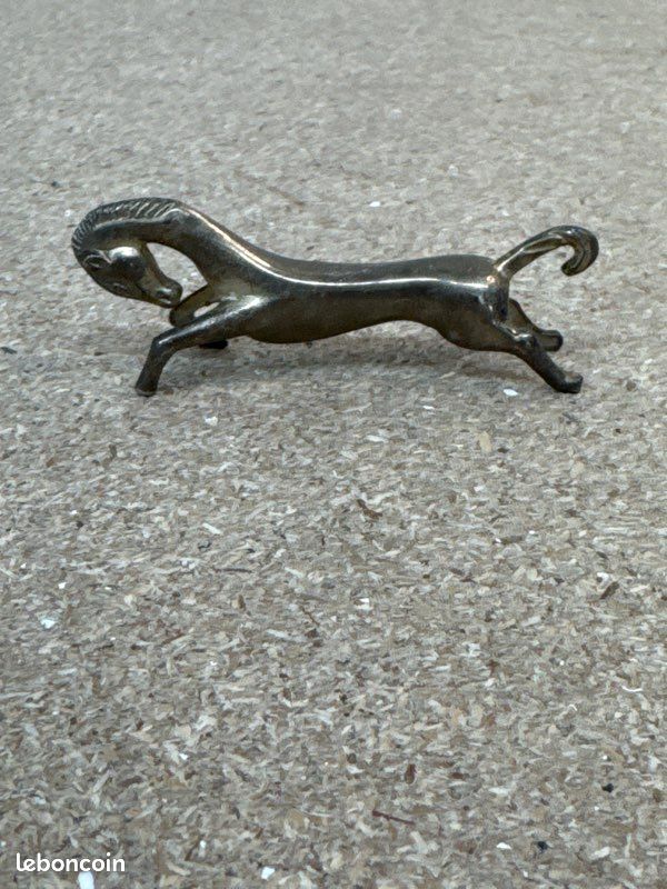 Ensemble de 6 porte-couteaux zoomorphes en métal argenté Ensemble de 6 porte-couteaux zoomorphes en métal argenté