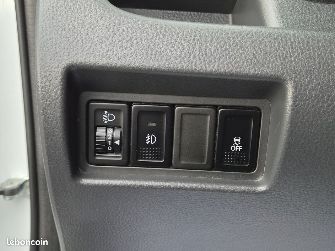 Suzuki SWIFT 1.3 DDIS 75CH GLX 3 PORTES (image 13)