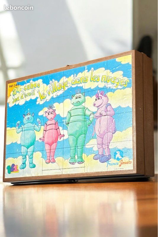 Boîte Présentoir PVC Le Village Dans Les Nuages - Ceji 1982 - Vintage Casimir