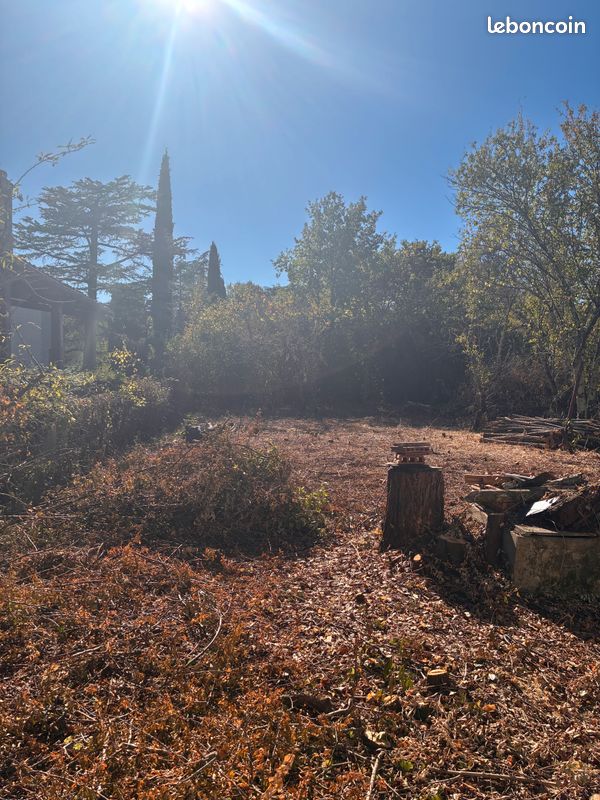 Terrain constructible 950 m² à Castres – secteur Petit Travet · 69 000 €