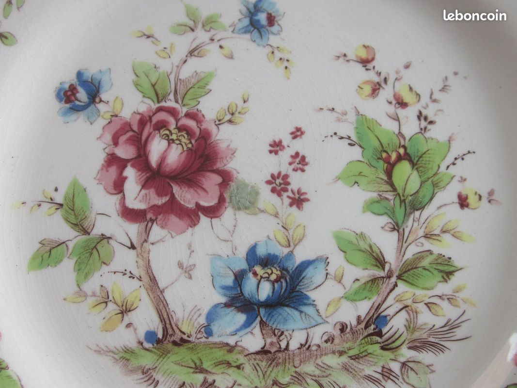 Assiette à dîner en faïence de Sarreguemines, modèle Papillon,à décor