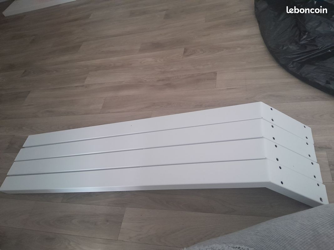 A vendre table ronde MARIEDAMM ikea bois et blanc (image 9)