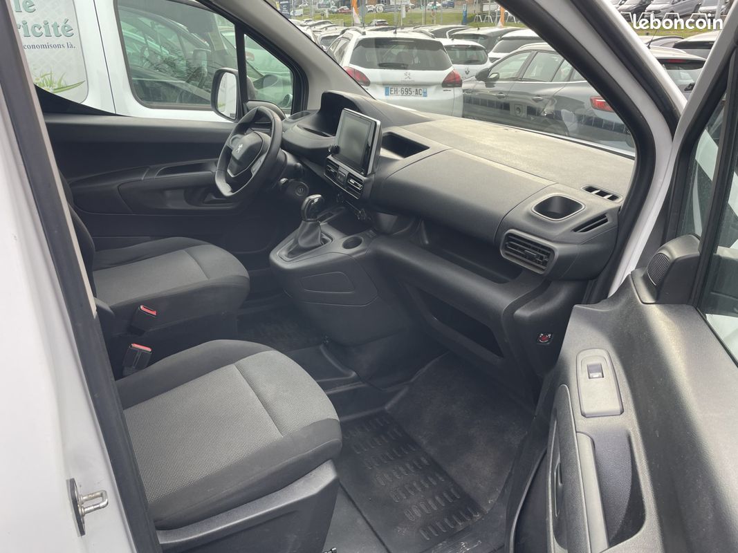 Peugeot Partner Standard 650kg BlueHDi 100ch S&S Premium 52870 kms (image 4)