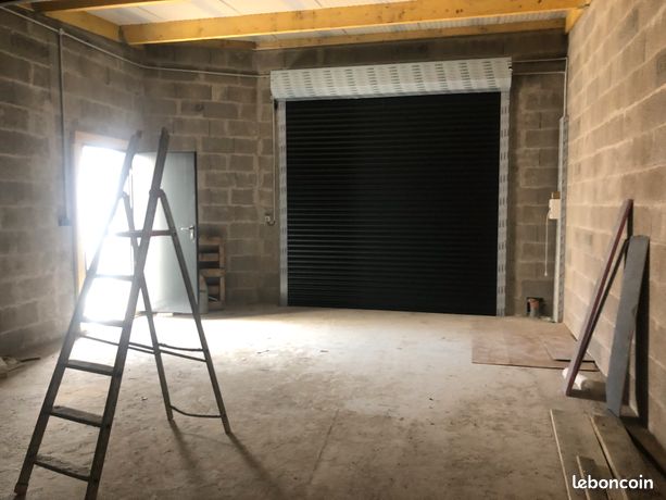 Hangar de stockage zone activité bord de 4 voies proche AURAY