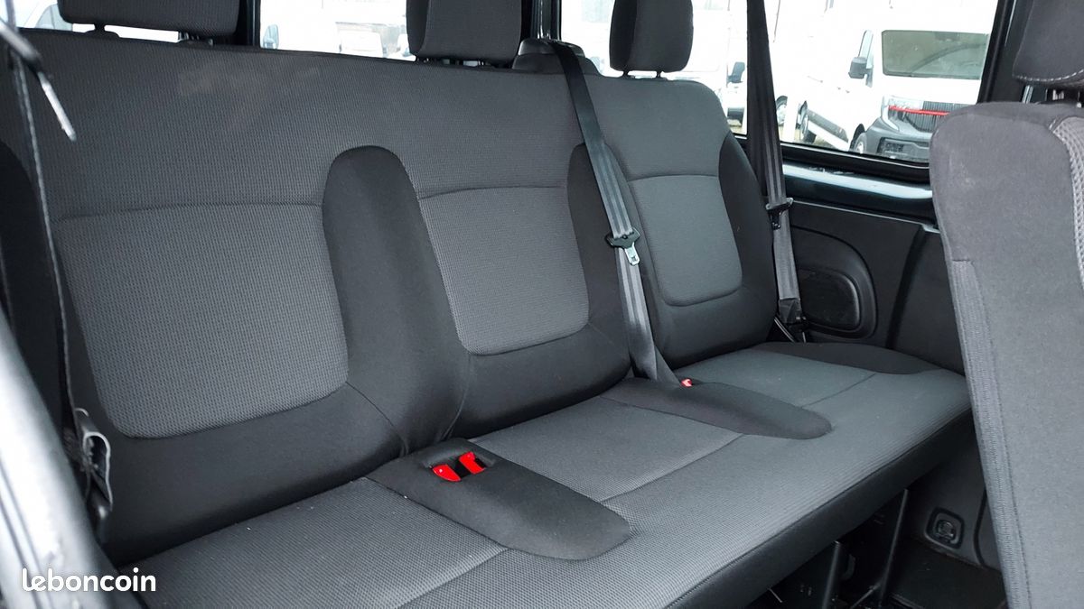 Renault TRAFIC III COMBI GRIS FONCÉ L2 2.0 BLUE DCI 150CH S&S ZEN 9 PLACES (image 4)