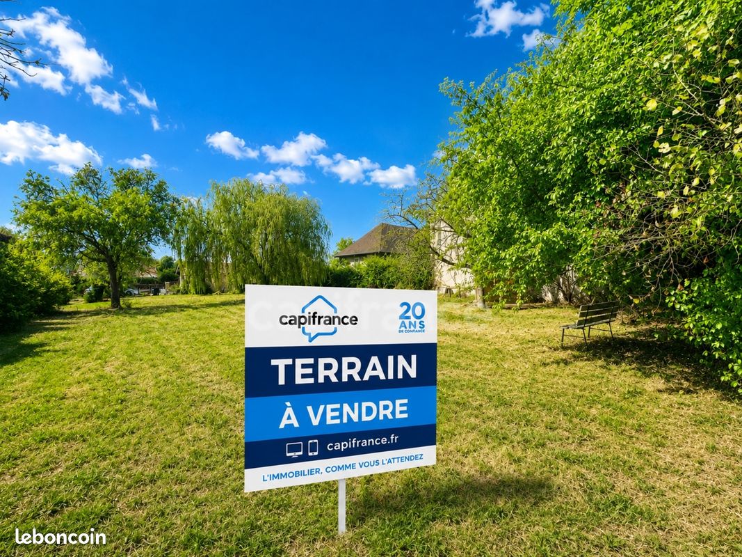 Terrain 1 020 m² Ouches · 89 000 €