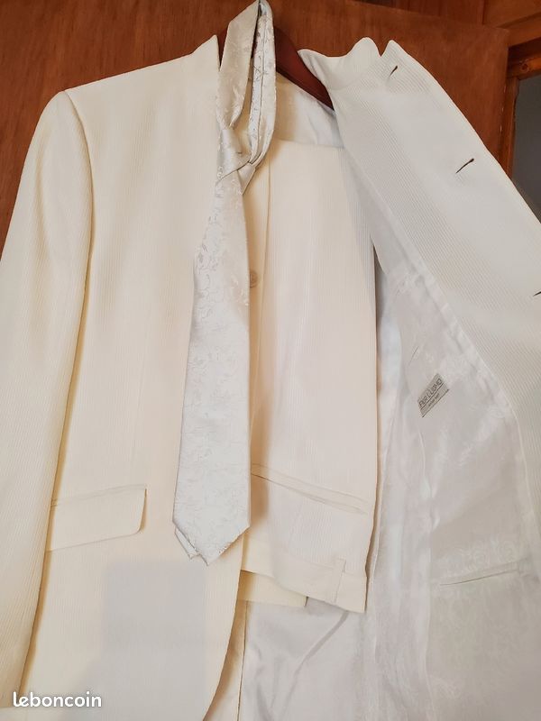 Costume marié blanc (image 2)