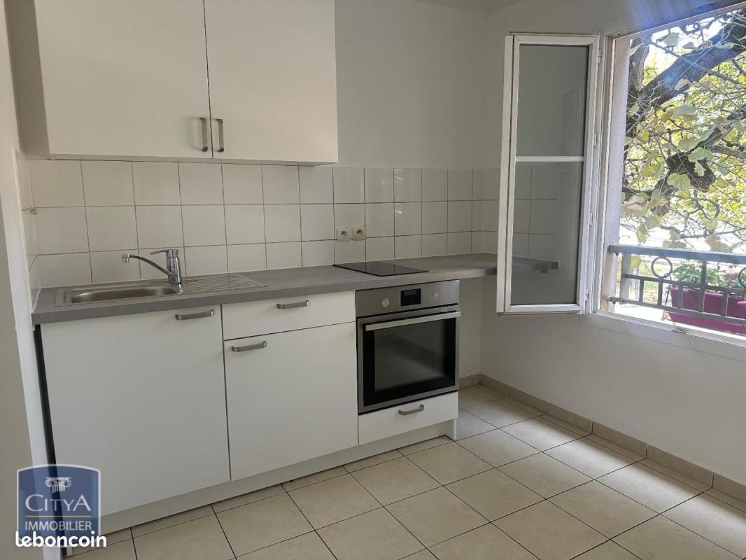 Appartement 3 pièces 60 m² · à Trappes · 60 m² · 912 €/mois