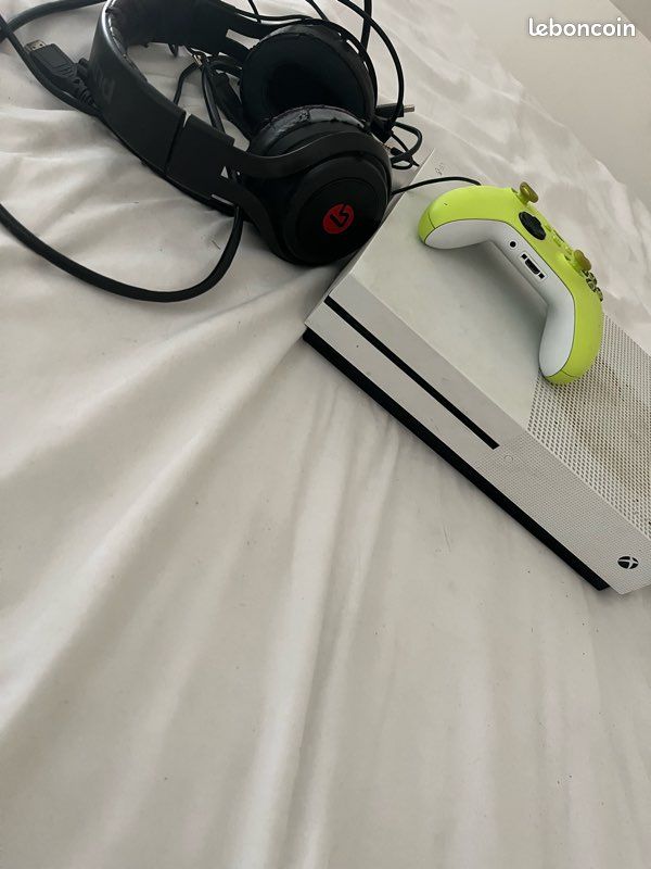 Xbox one S (image 2)