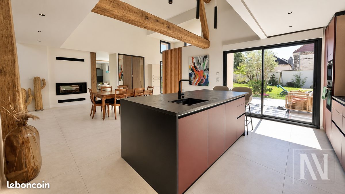 Maison 6 pièces 230 m² · à Sainte-Savine · 230 m² · 550 000 €