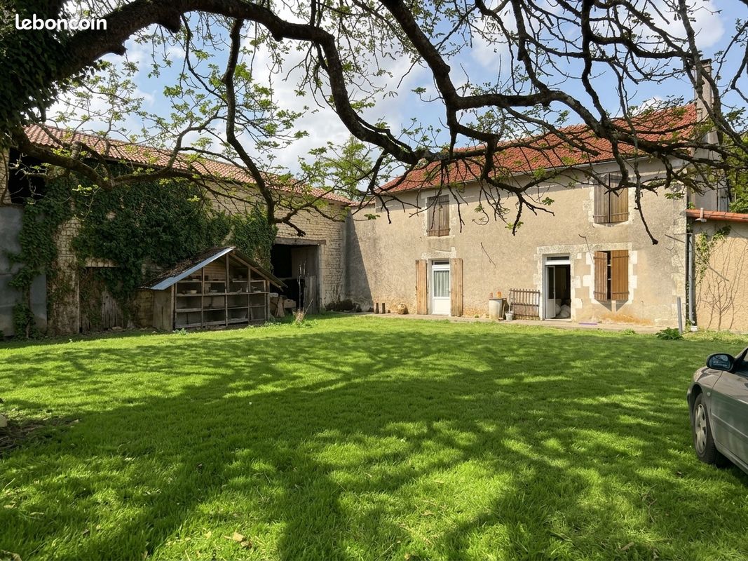 Maison 6 pièces 177 m² · à Ébréon · 177 m² · 79 900 €
