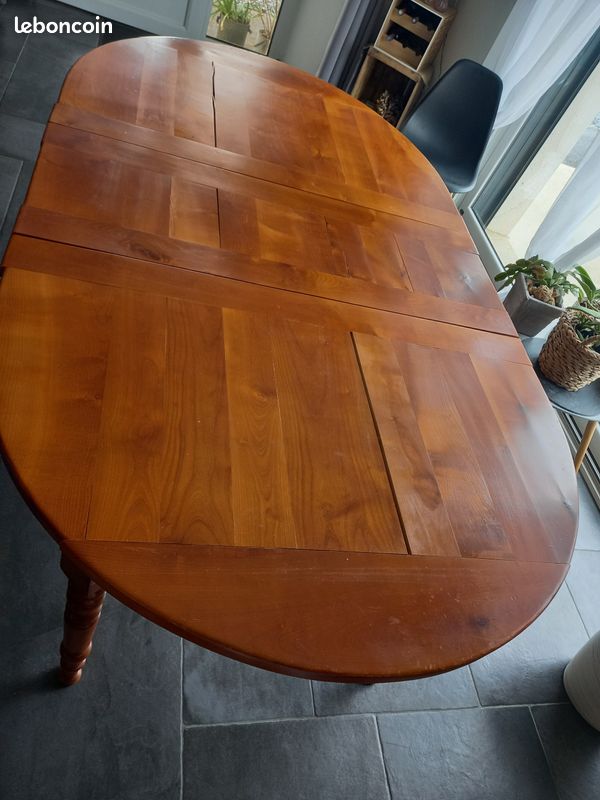 Table et chaises en merisier (image 4)