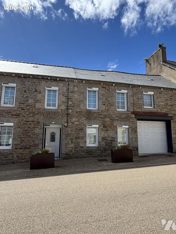 Maison 6 pièces 154 m² · à Plouguenast-Langast · 154 m² · 250 560 €