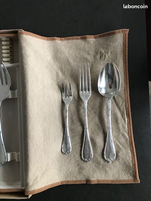 12 fourchettes de table métal argenté orfèvre Christofle Rubans