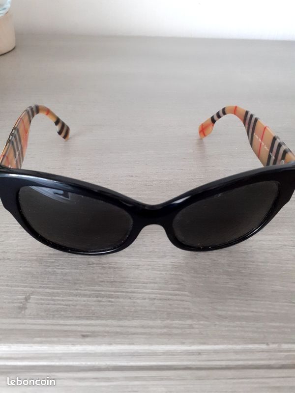Lunette de soleil femme (image 1)