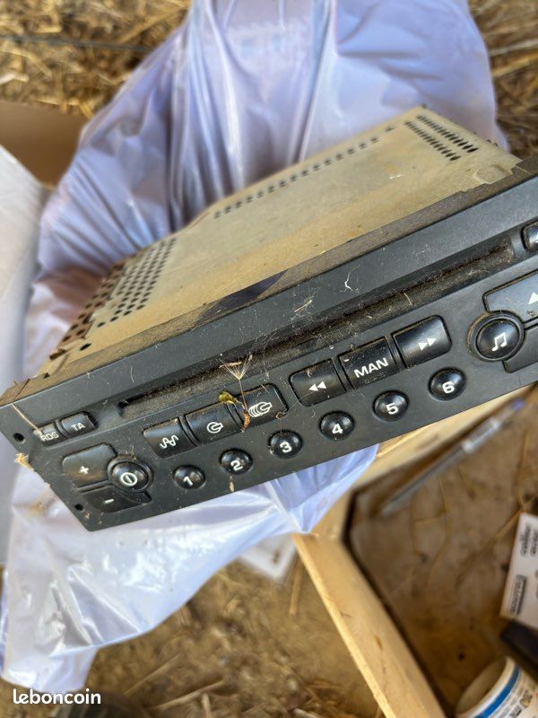 Poste autoradio Peugeot 206 (image 1)